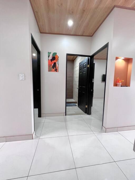 Orange Apartment 5 Min Aeropuerto Juan Santamaria Alajuela Exterior photo